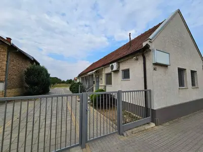 a fence in front of a house at Prenoćište Lana in Novi Banovci