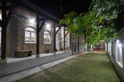 an empty courtyard of a brick building at night at Apartman Centar 18 in Ub