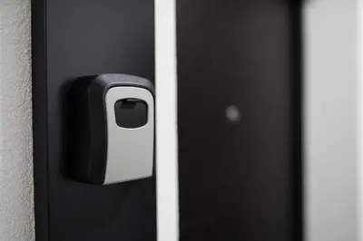a black and white handle on a door at TOP VIEW apartment 43 in Arandjelovac