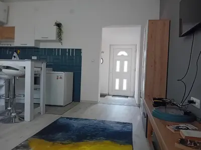 a kitchen with a blue and white at AlejaPark in Železnicka Stanica Inđija Selo