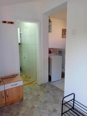 an empty room with a kitchen and a refrigerator at AlejaPark Inđija in Železnicka Stanica Inđija Selo