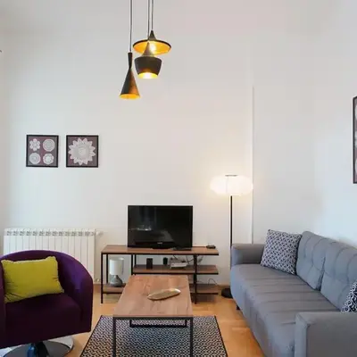 Center 2BDR additional living Room King bed 4 pers