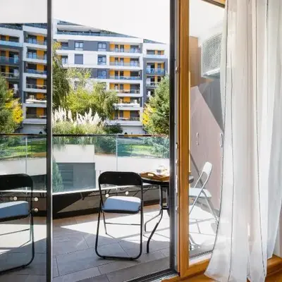 Central Garden Apartment - Parking & Security