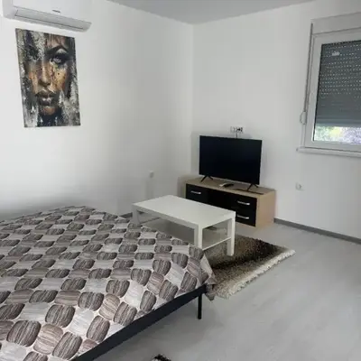 Elena Airport Apartments