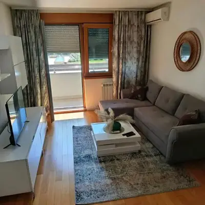 Stylish New Belgrade apt parking 5e per day